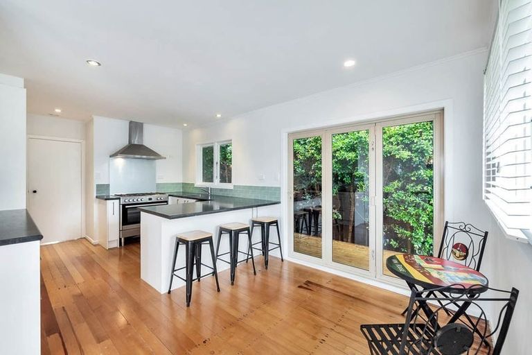 Photo of property in 9c Edwards Avenue, Henderson, Auckland, 0610