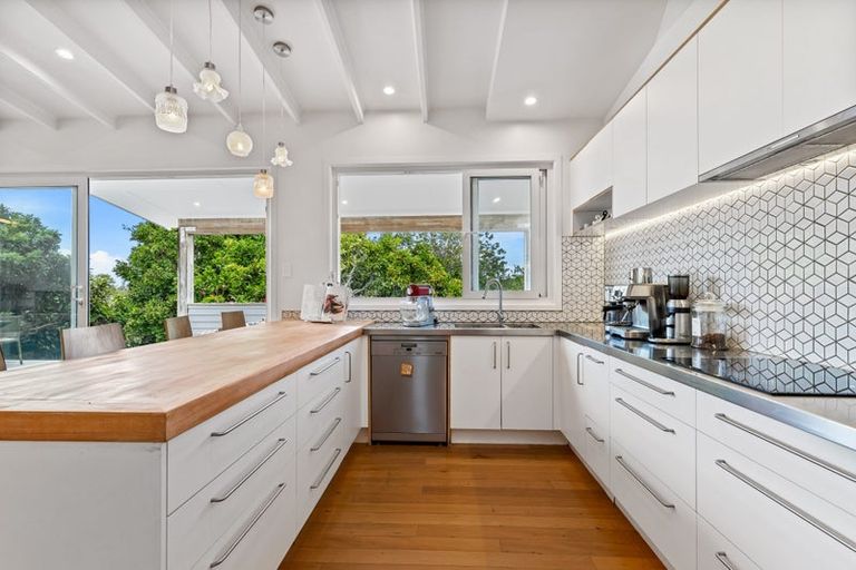 Photo of property in 34 Neil Avenue, Te Atatu Peninsula, Auckland, 0610