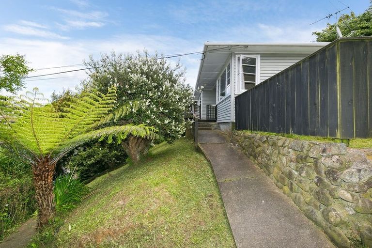 Photo of property in 165 Newlands Road, Newlands, Wellington, 6037