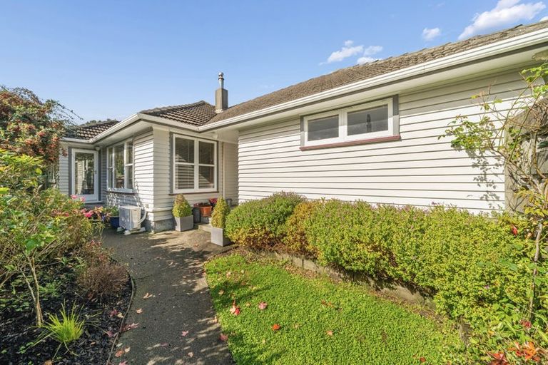 Photo of property in 13 Deller Grove, Silverstream, Upper Hutt, 5019