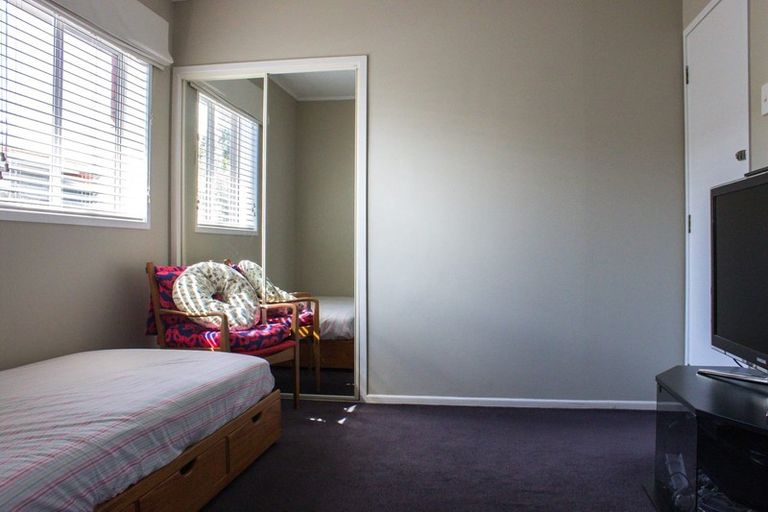 Photo of property in 15 Taikata Road, Te Atatu Peninsula, Auckland, 0610