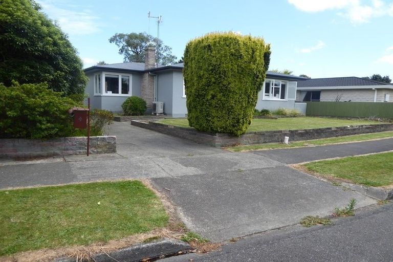Photo of property in 4 Waterloo Crescent, Hokowhitu, Palmerston North, 4410