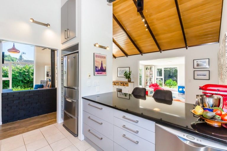 Photo of property in 13 Fleetwood Grove, Waikanae, 5036