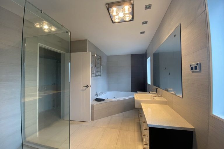 Photo of property in 68 Laurel Oak Drive, Schnapper Rock, Auckland, 0632