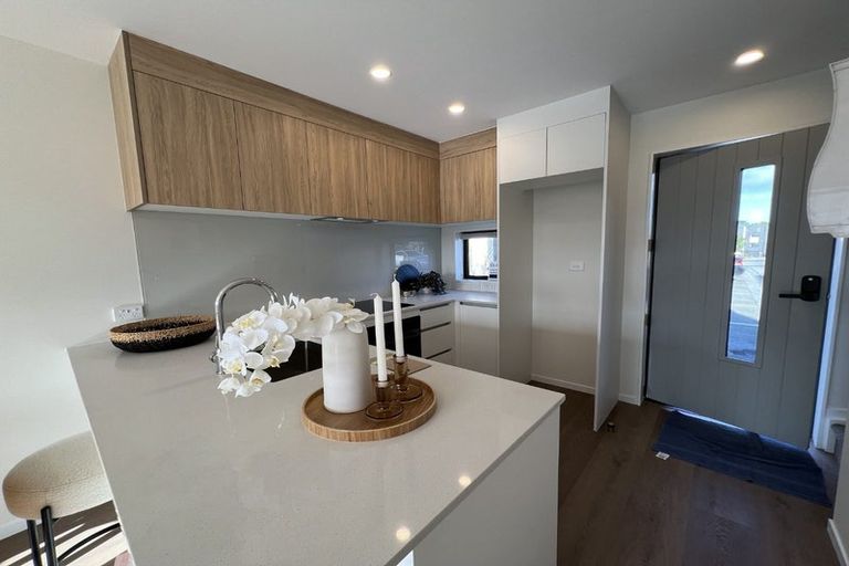 Photo of property in 15 Selo Street, Glen Eden, Auckland, 0602