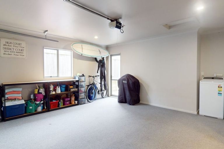 Photo of property in 2 Gennaker Lane, Whitby, Porirua, 5024