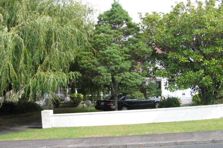 Photo of property in 21 Lyndhurst Road, Te Atatu South, Auckland, 0610