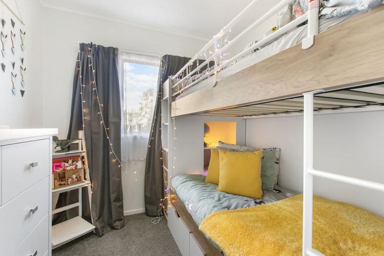 Photo of property in 4 Katrina Place, Massey, Auckland, 0614