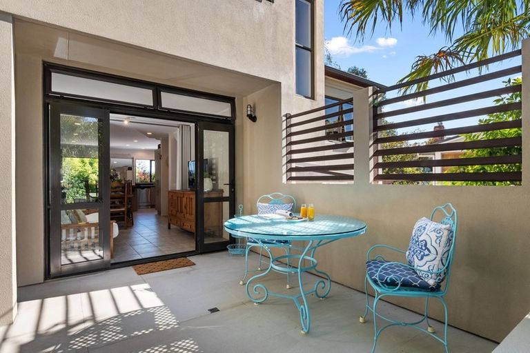 Photo of property in 222 Forrest Hill Road, Forrest Hill, Auckland, 0620