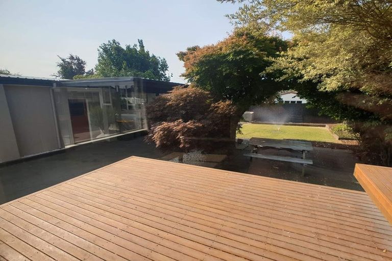 Photo of property in 37 Acacia Avenue, Upper Riccarton, Christchurch, 8041