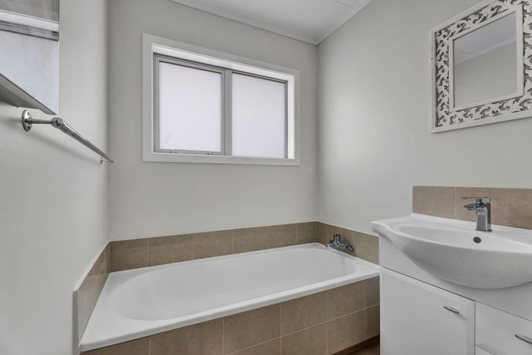 Photo of property in 16a Culzean Grove, Bell Block, New Plymouth, 4312