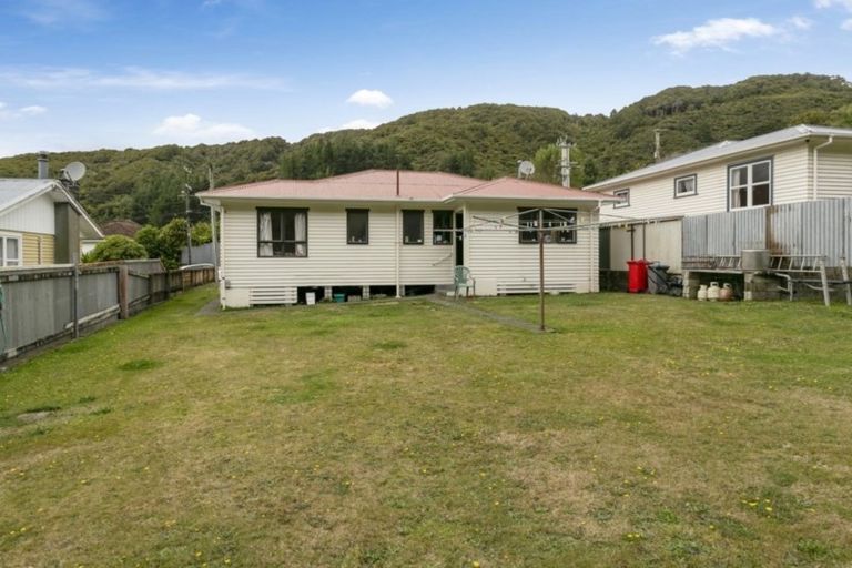 Photo of property in 66 Lees Grove, Wainuiomata, Lower Hutt, 5014