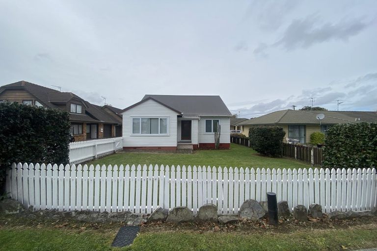 Photo of property in 290 Great South Road, Papakura, 2110