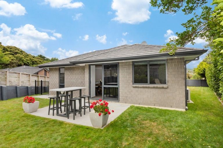 Photo of property in 31 Mooring Close, Whitby, Porirua, 5024