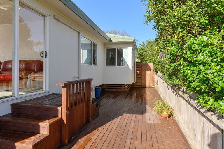 Photo of property in 60 Hewlett Road, Massey, Auckland, 0614
