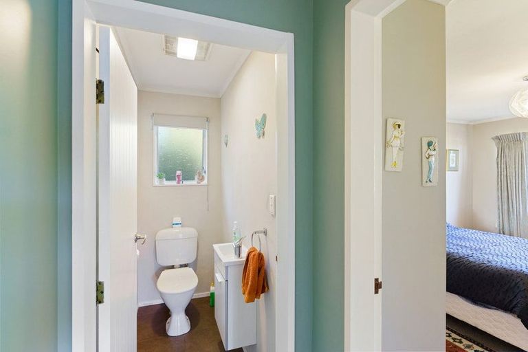 Photo of property in 29 Kapanui Road, Waikanae, 5036