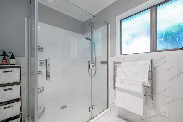 Photo of property in 9 Dundas Place, Henderson, Auckland, 0612