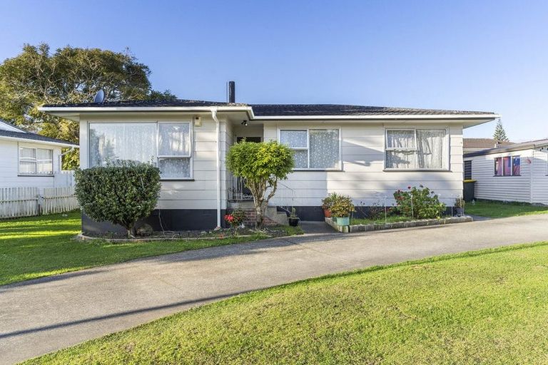 Photo of property in 22 Carbery Place, Manurewa, Auckland, 2102