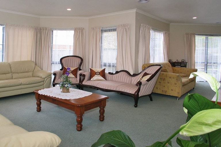 Photo of property in 13 Kilkelly Close, Tawa, Wellington, 5028