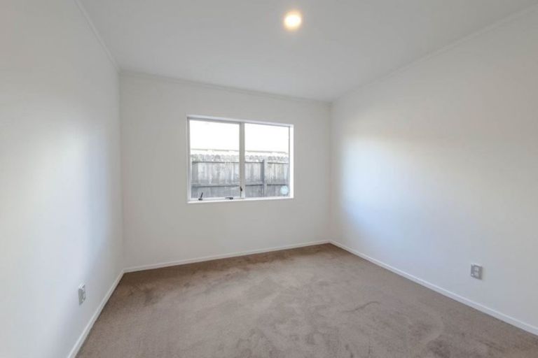Photo of property in 87 Pooks Road, Ranui, Auckland, 0612