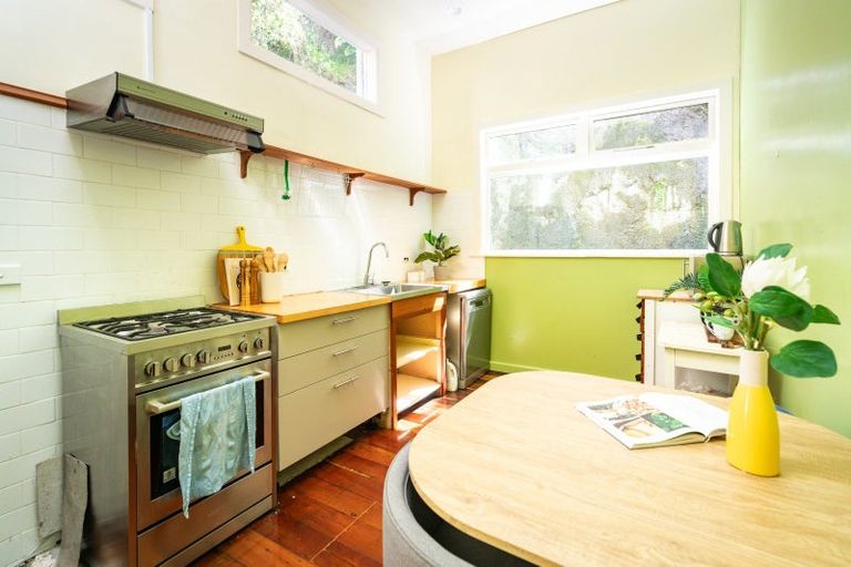 Photo of property in 23 Crieff Street, Northland, Wellington, 6012