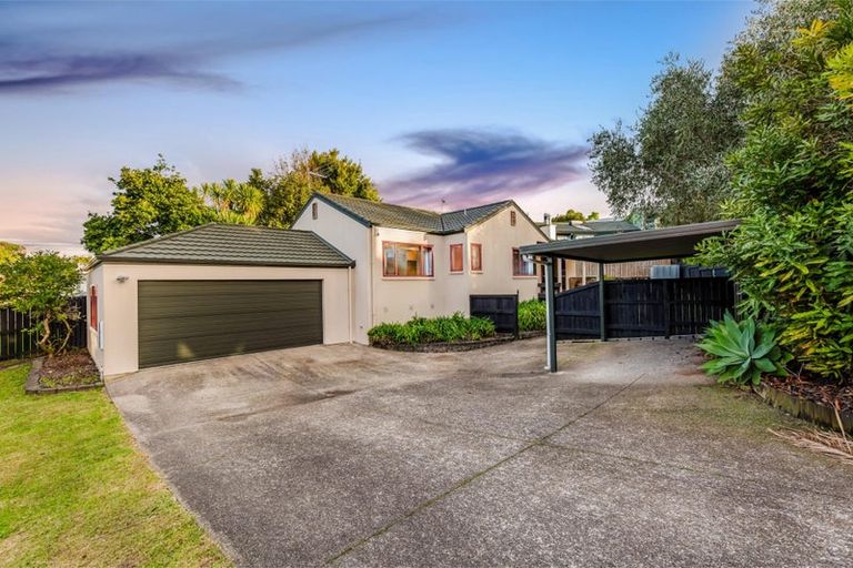 Photo of property in 9 Queen Natalie Place, Massey, Auckland, 0614