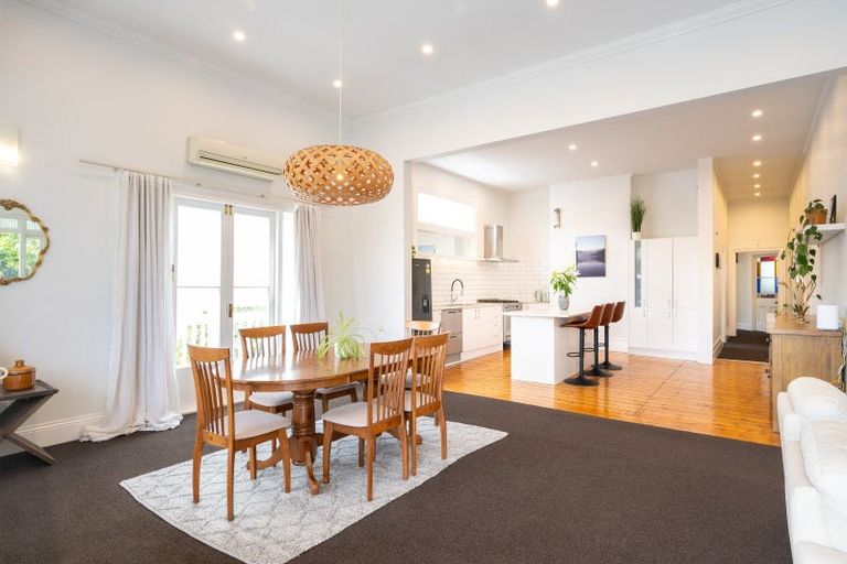 Photo of property in 12 Hadfield Terrace, Bluff Hill, Napier, 4110