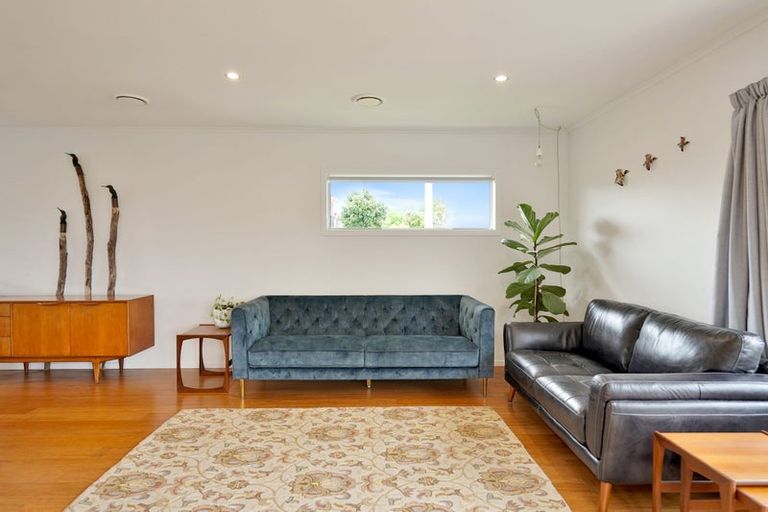 Photo of property in 14 Harbour View Road, Te Atatu Peninsula, Auckland, 0610
