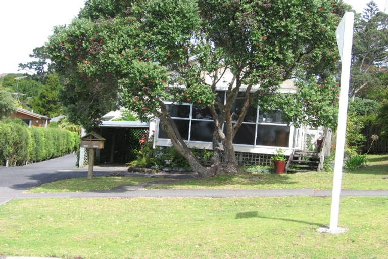 Photo of property in 1/2a Park Rise, Campbells Bay, Auckland, 0630