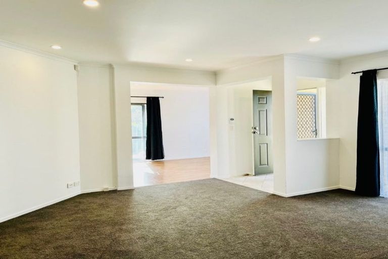 Photo of property in 60 Sheriff Place, Randwick Park, Auckland, 2105
