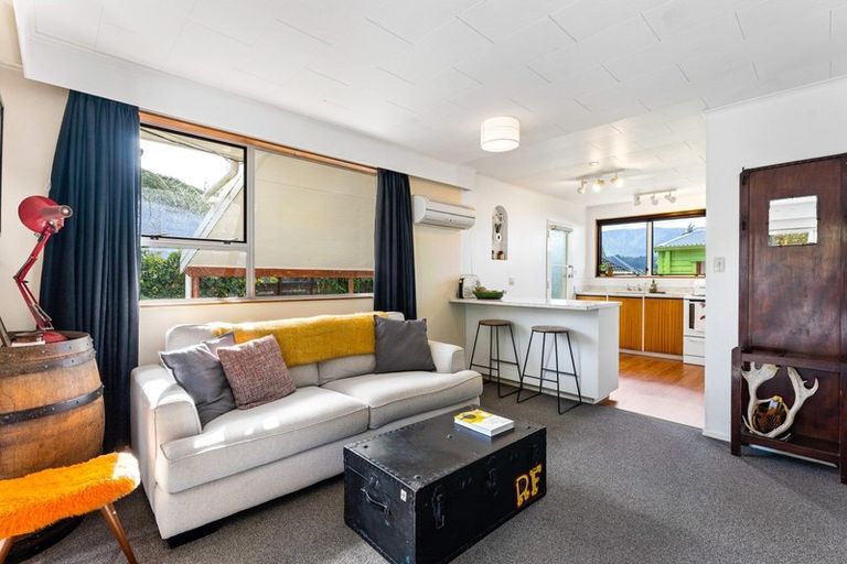 Photo of property in 16a Indiana Grove, Totara Park, Upper Hutt, 5018
