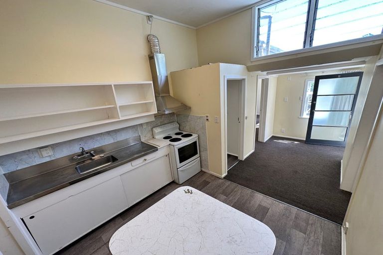 Photo of property in 140 Tasman Street, Mount Cook, Wellington, 6021