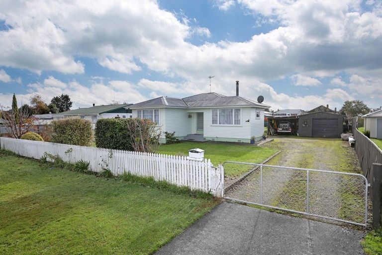 Photo of property in 25 Ngahina Street, Marton, 4710