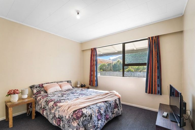 Photo of property in 79f2- Gemstone Drive, Birchville, Upper Hutt, 5018
