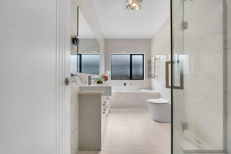 Photo of property in 6 Kakabeak Way, Takanini, 2110
