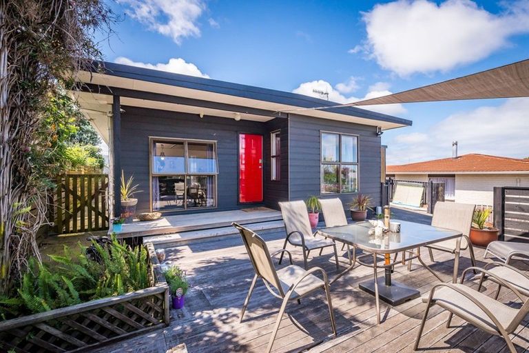Photo of property in 82 Gray Avenue, Paraparaumu Beach, Paraparaumu, 5032
