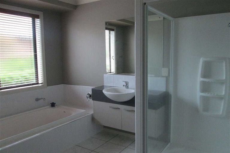 Photo of property in 16 San Clemento Way, Rototuna, Hamilton, 3210