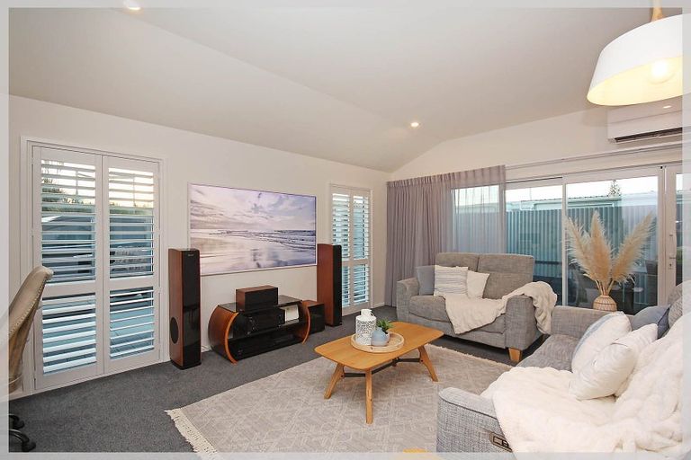 Photo of property in 10a Pratt Avenue, Foxton Beach, Foxton, 4815