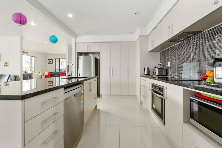 Photo of property in 31 Kirikiri Drive, Papakura, 2110