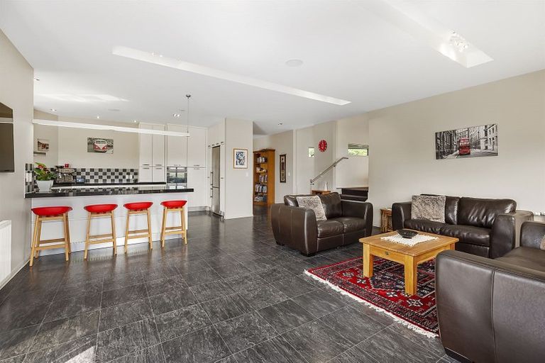 Photo of property in 4 Helm Place, Whitby, Porirua, 5024