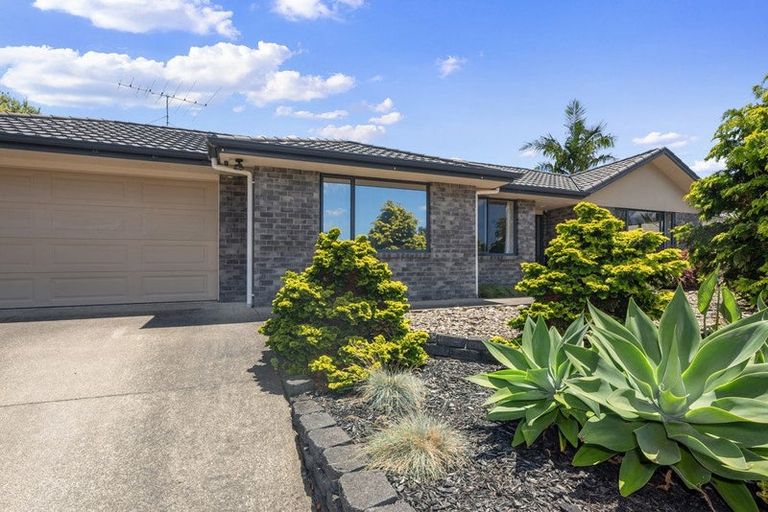 Photo of property in 56 Cabeleigh Drive, Helensville, 0800