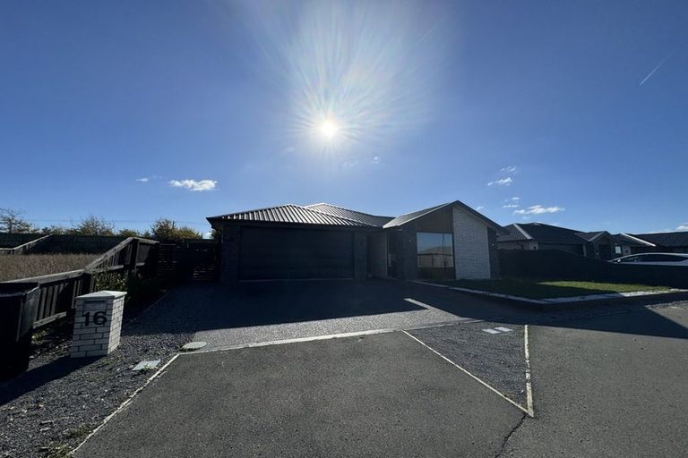 Photo of property in 12 Fountain Place, Rolleston, 7614