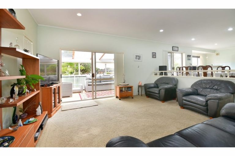 Photo of property in 14 Nickell Place, Orewa, 0931