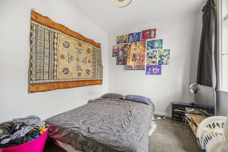 Photo of property in 100 Randwick Road, Moera, Lower Hutt, 5010