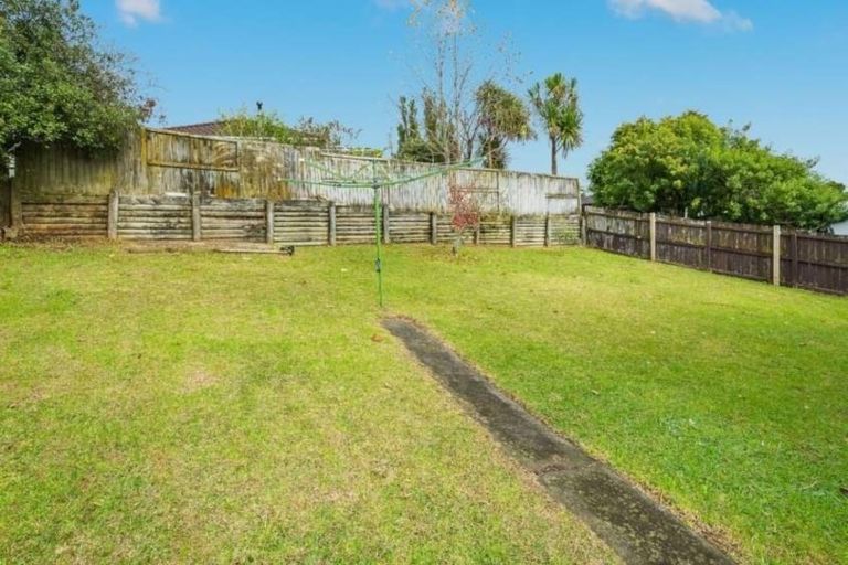 Photo of property in 5 Santiago Crescent, Unsworth Heights, Auckland, 0632