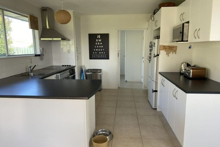 Photo of property in 1/16 Stanley Road, Glenfield, Auckland, 0629