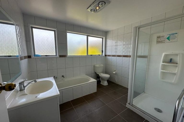 Photo of property in 15 Leo Street, Glen Eden, Auckland, 0602
