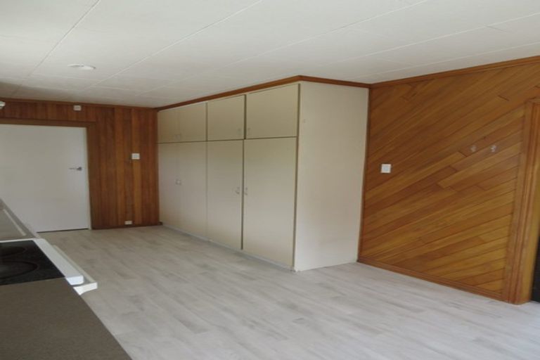 Photo of property in 21 Savoy Road, Glen Eden, Auckland, 0602