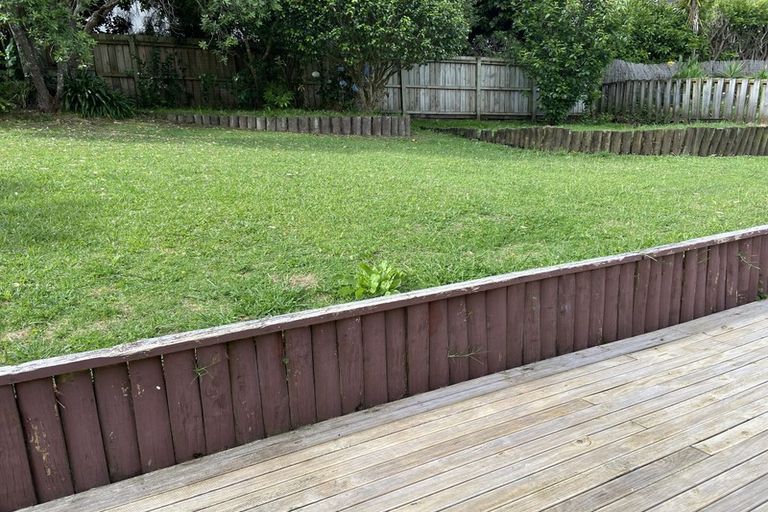 Photo of property in 2/5 Finn Place, Totara Vale, Auckland, 0629