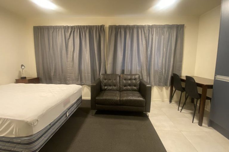 Photo of property in 8d Schnapper Rock Road, Schnapper Rock, Auckland, 0632